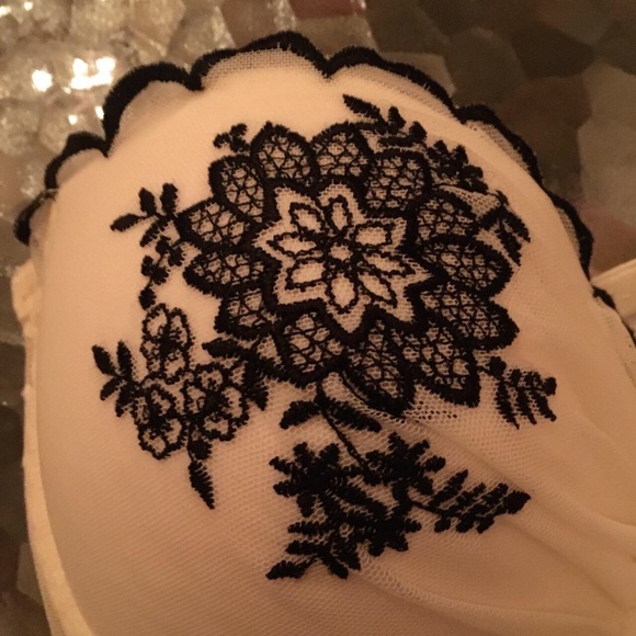 Gilligan and O’Malley Strapless Bra - Picture 3 of 3